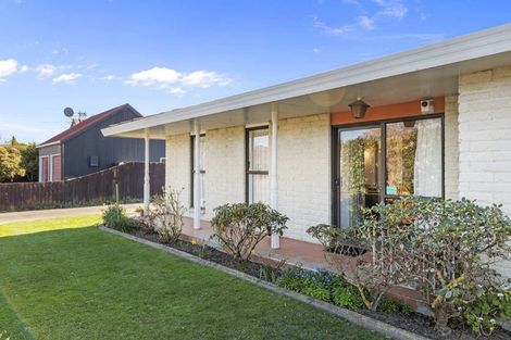 Photo of property in 40 Ambleside Drive, Burnside, Christchurch, 8053