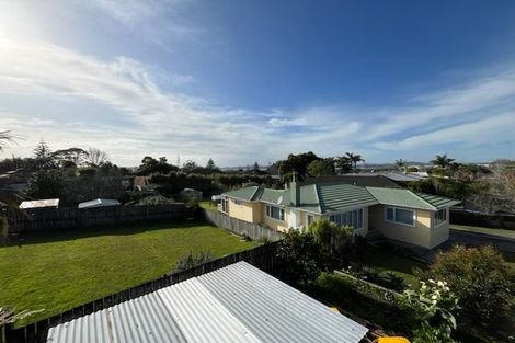 Photo of property in 2a/2 Covil Avenue, Te Atatu South, Auckland, 0610