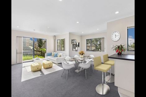 Photo of property in 25 Quincey Place, Massey, Auckland, 0614