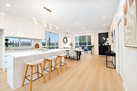 Photo of property in 80e Matipo Road, Te Atatu Peninsula, Auckland, 0610