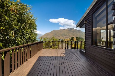 Photo of property in 4b Caples Place, Fernhill, Queenstown, 9300