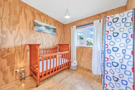 Photo of property in 5 Cross Street, Coalgate, 7673