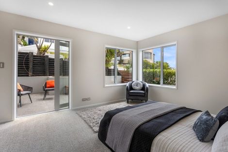 Photo of property in 22 Drayton Drive, Mount Pleasant, Christchurch, 8081