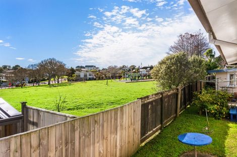Photo of property in 2/30 Fraser Road, Narrow Neck, Auckland, 0624
