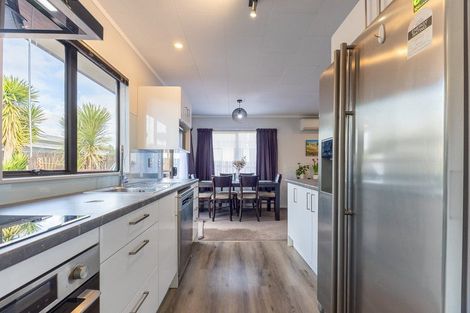 Photo of property in 23 Rosewood Place, Paraparaumu, 5032