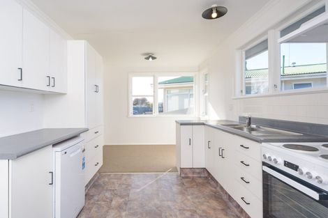 Photo of property in 24 Holdsworth Avenue, Milson, Palmerston North, 4414