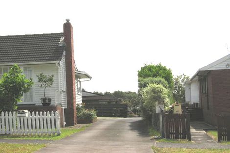 Photo of property in 2/256 East Coast Road, Forrest Hill, Auckland, 0620