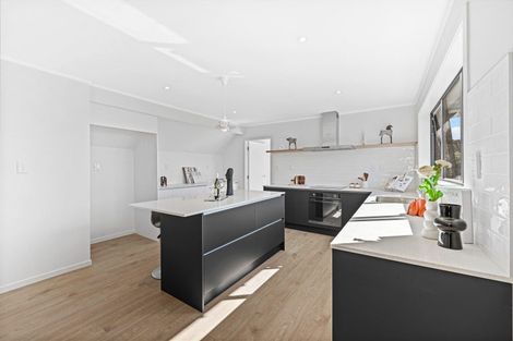 Photo of property in 2/14 Clifton Road, Waiake, Auckland, 0630