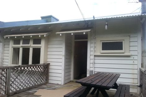 Photo of property in 18 Garden Road, Northland, Wellington, 6012