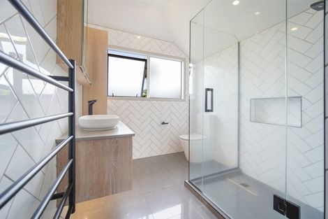 Photo of property in 1/26 Onepoto Road, Hauraki, Auckland, 0622