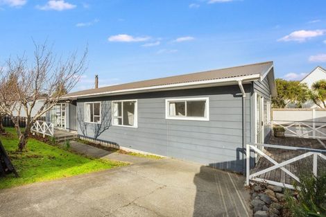 Photo of property in 2 Pascoe Avenue, Paremata, Porirua, 5026