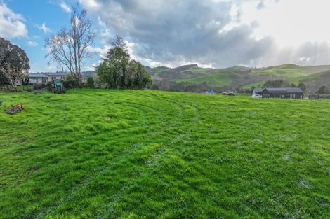Photo of property in 8 Old Barn Road, Waitakaruru, 3576