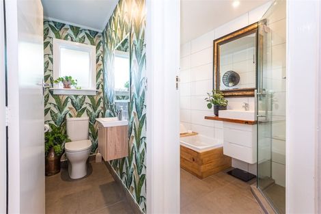 Photo of property in 10 Ladbrokes Place, Fendalton, Christchurch, 8052