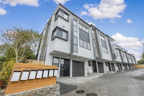 Photo of property in 2/163 Edmonton Road, Te Atatu South, Auckland, 0610