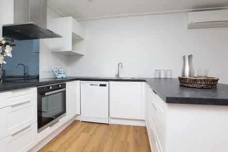 Photo of property in 16u2 Heath Street, Saint Andrews, Hamilton, 3200