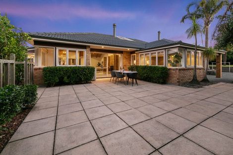Photo of property in 18 Burgundy Park Avenue, Henderson, Auckland, 0612