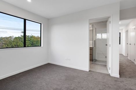 Photo of property in 4/196 Royal Road, Massey, Auckland, 0614