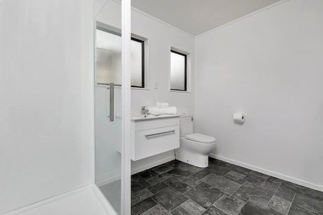 Photo of property in 4 Pukeroa Place, Papakura, 2110