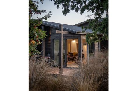 Photo of property in 10 Minaret Ridge, Wanaka, 9305