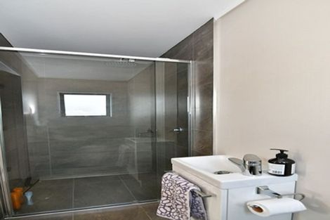 Photo of property in 22 Hand Road, Helensville, 0800