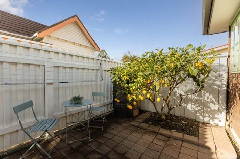 Photo of property in 165b Queens Drive, Lyall Bay, Wellington, 6022