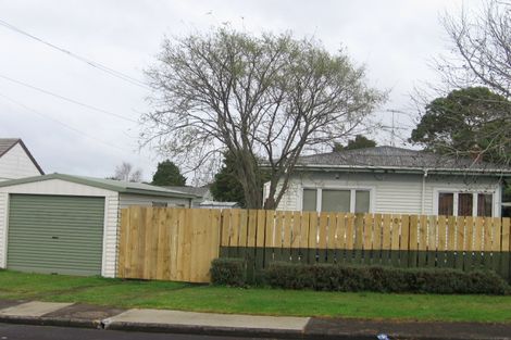 Photo of property in 2/21 Railway Street West, Papakura, 2110