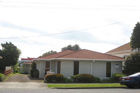 Photo of property in 2/30 Fulford Street, New Plymouth, 4310