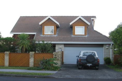 Photo of property in 4 Glucina Avenue, West Harbour, Auckland, 0618