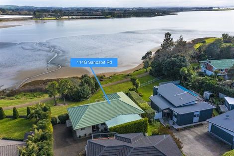 Photo of property in 114g Sandspit Road, Waiuku, 2123