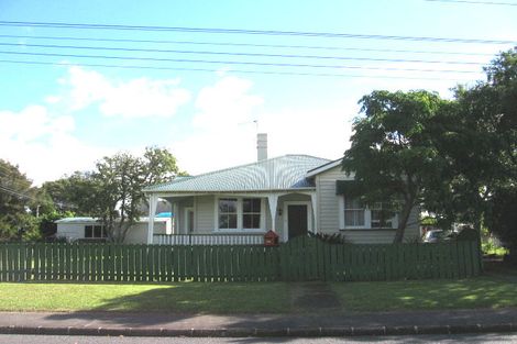 Photo of property in 24 Graham Avenue, Te Atatu Peninsula, Auckland, 0610