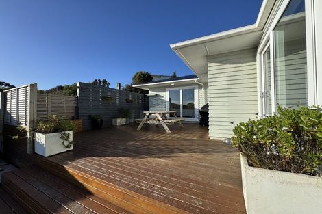 Photo of property in 50 Black Rock Road, Newlands, Wellington, 6037