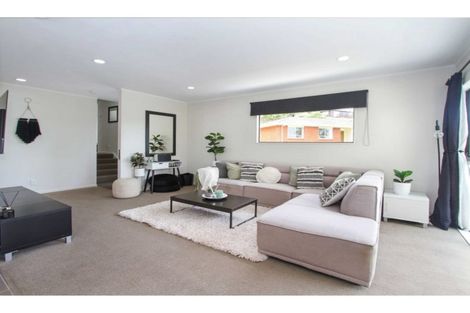 Photo of property in 1/27 Sovereign Place, Glenfield, Auckland, 0629