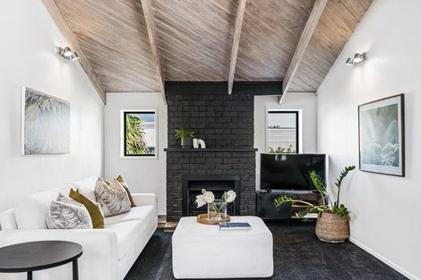 Photo of property in 2/47 Shakespeare Road, Milford, Auckland, 0620