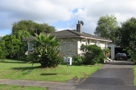 Photo of property in 4 Gwendoline Avenue, Te Atatu Peninsula, Auckland, 0610