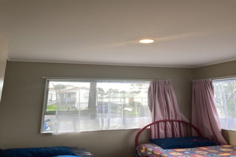 Photo of property in 15 Loughanure Place, Massey, Auckland, 0614