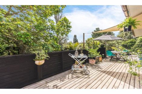 Photo of property in 215 Shaw Road, Titirangi, Auckland, 0604