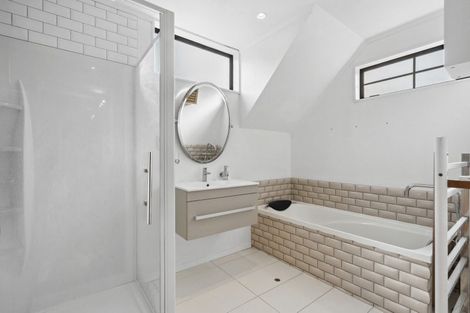 Photo of property in 42 Satara Crescent, Khandallah, Wellington, 6035