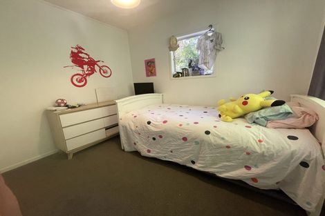 Photo of property in 35 Hollywood Avenue, Titirangi, Auckland, 0604