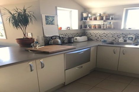 Photo of property in 100e Karepa Street, Brooklyn, Wellington, 6021