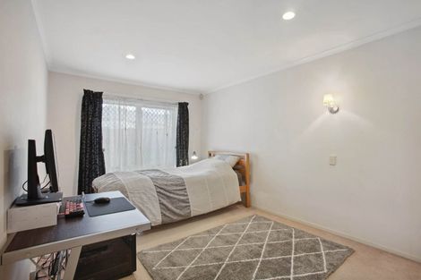 Photo of property in 8 Yarlside Place, Northpark, Auckland, 2013