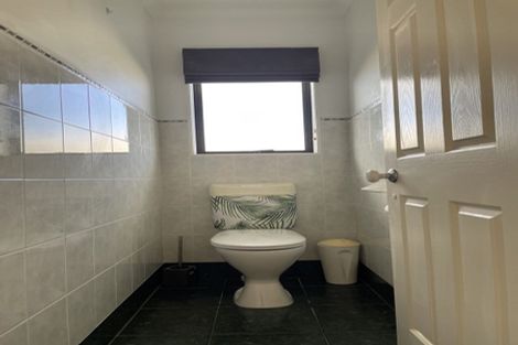 Photo of property in 31 Kath Hopper Drive, Orewa, 0931