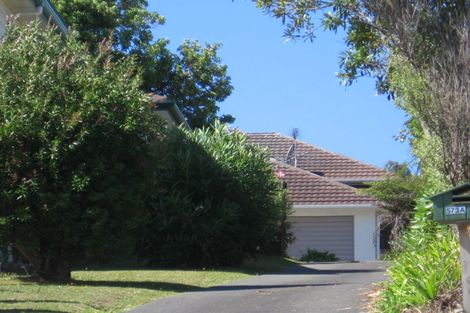 Photo of property in 2/573 Beach Road, Murrays Bay, Auckland, 0630