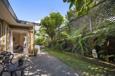 Photo of property in 3 Marbella Drive, Massey, Auckland, 0614