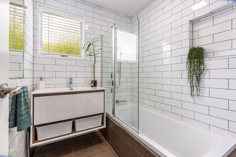 Photo of property in 137 Spinnaker Drive, Whitby, Porirua, 5024