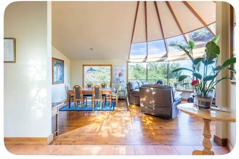 Photo of property in 5 Whiorau Grove, Lowry Bay, Lower Hutt, 5013