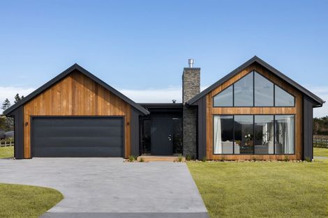 Photo of property in 16 Olsen Place, Kinloch, 3385