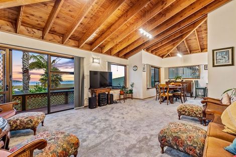 Photo of property in 181 Luckens Road, West Harbour, Auckland, 0618