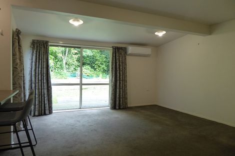 Photo of property in 198 Newlands Road, Newlands, Wellington, 6037