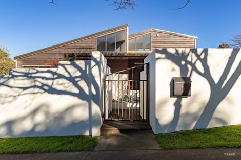 Photo of property in 8 Matuhi Street, Tirohanga, Lower Hutt, 5010