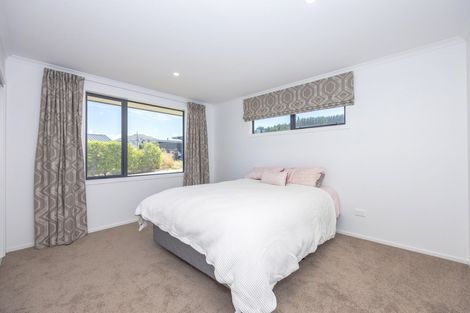 Photo of property in 16 Makomako Road, Wanaka, 9305